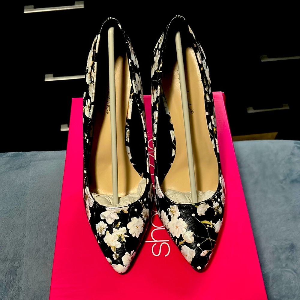 Shoe dazzle floral print heels